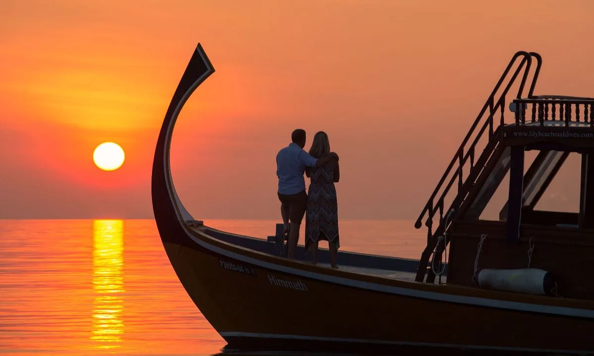 6613 south india romantic couple
