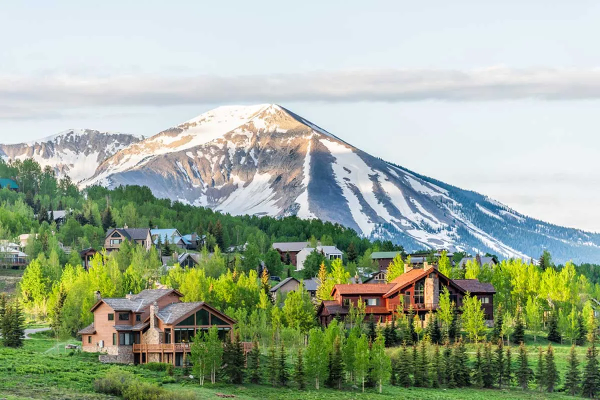 /img/6620-colorado-honeymoon-dinner.webp