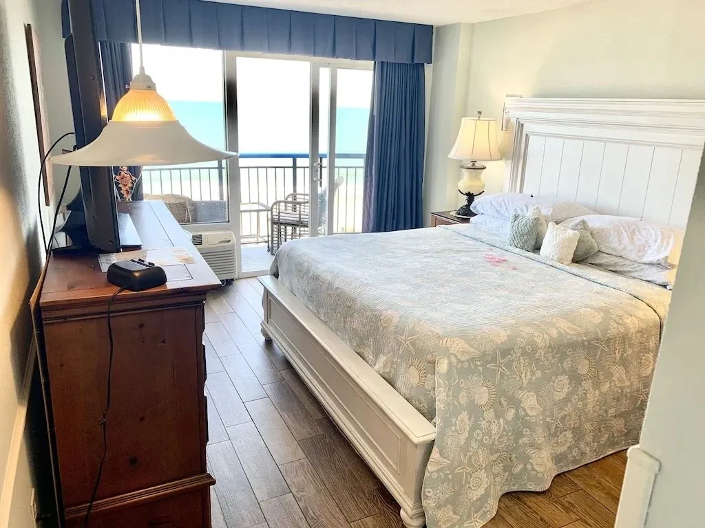 6647 grand floridian honeymoon suite decor
