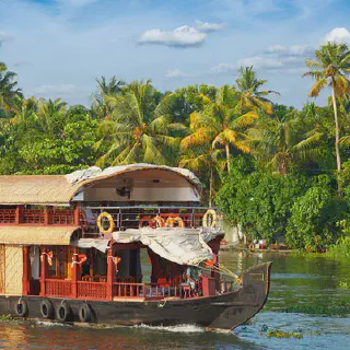 /img/6689-kerala-couple.webp