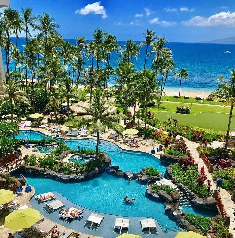 /img/6814-halekulani-oahu.webp