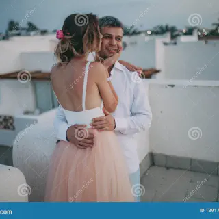 /img/6869-honeymoon-travel-documents.webp